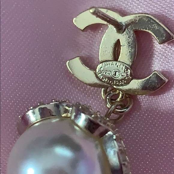 Chanel pearl drop earrings - Picture 5 of 5